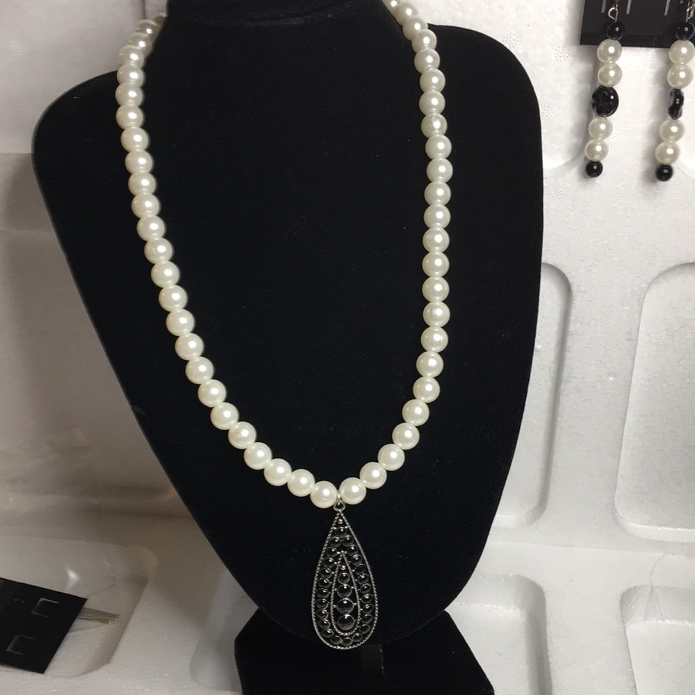 White Pearl Necklace Set